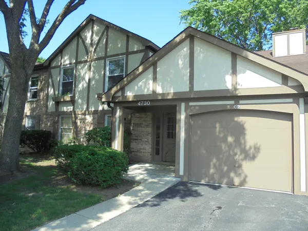 $249,000 | 4730 Calvert Drive, Unit C2, Rolling Meadows, IL 60008