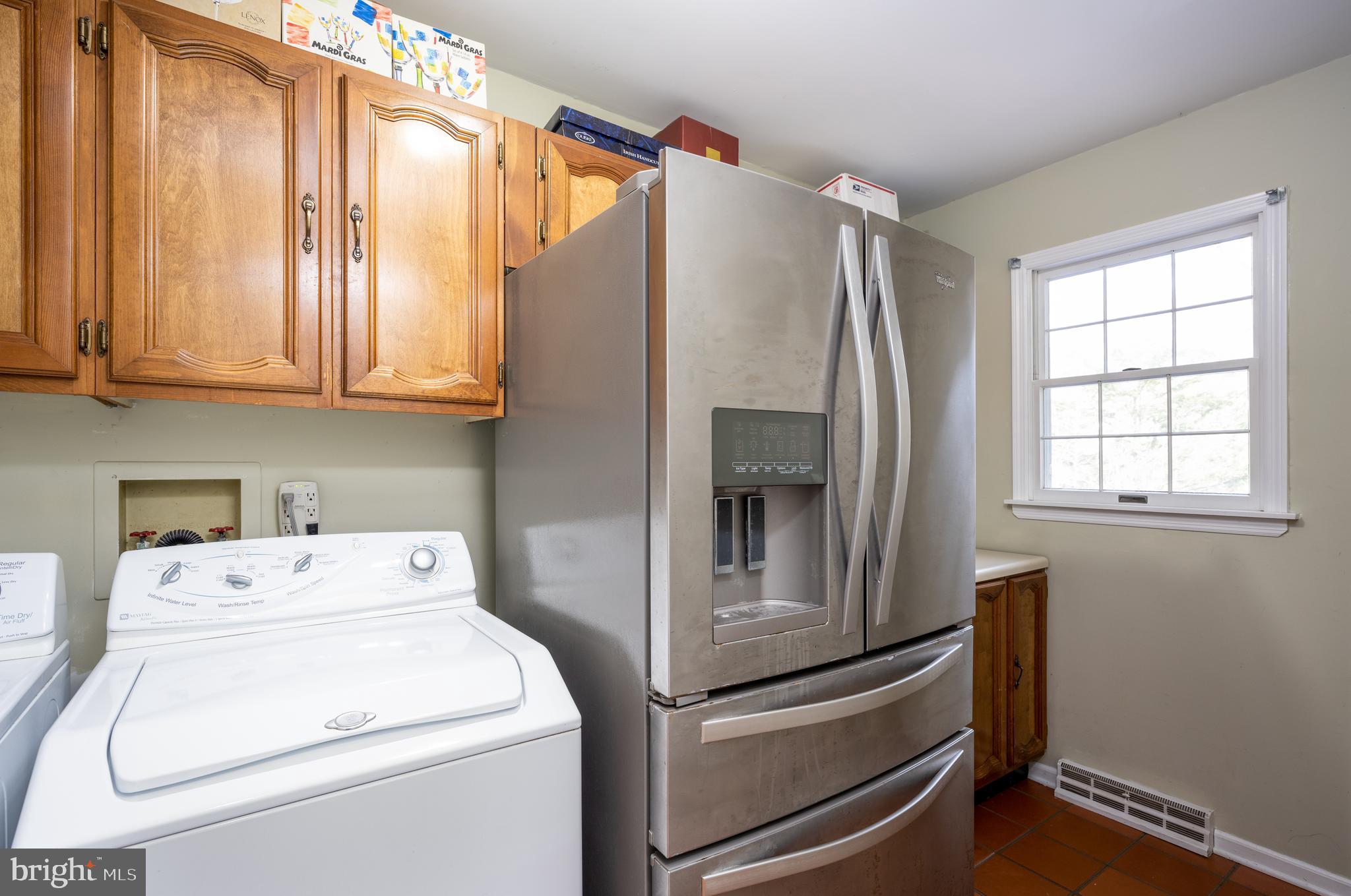 40 West Church Road Lawrenceville, NJ 08648 - Photo 20 of 37 Spacious laundry room