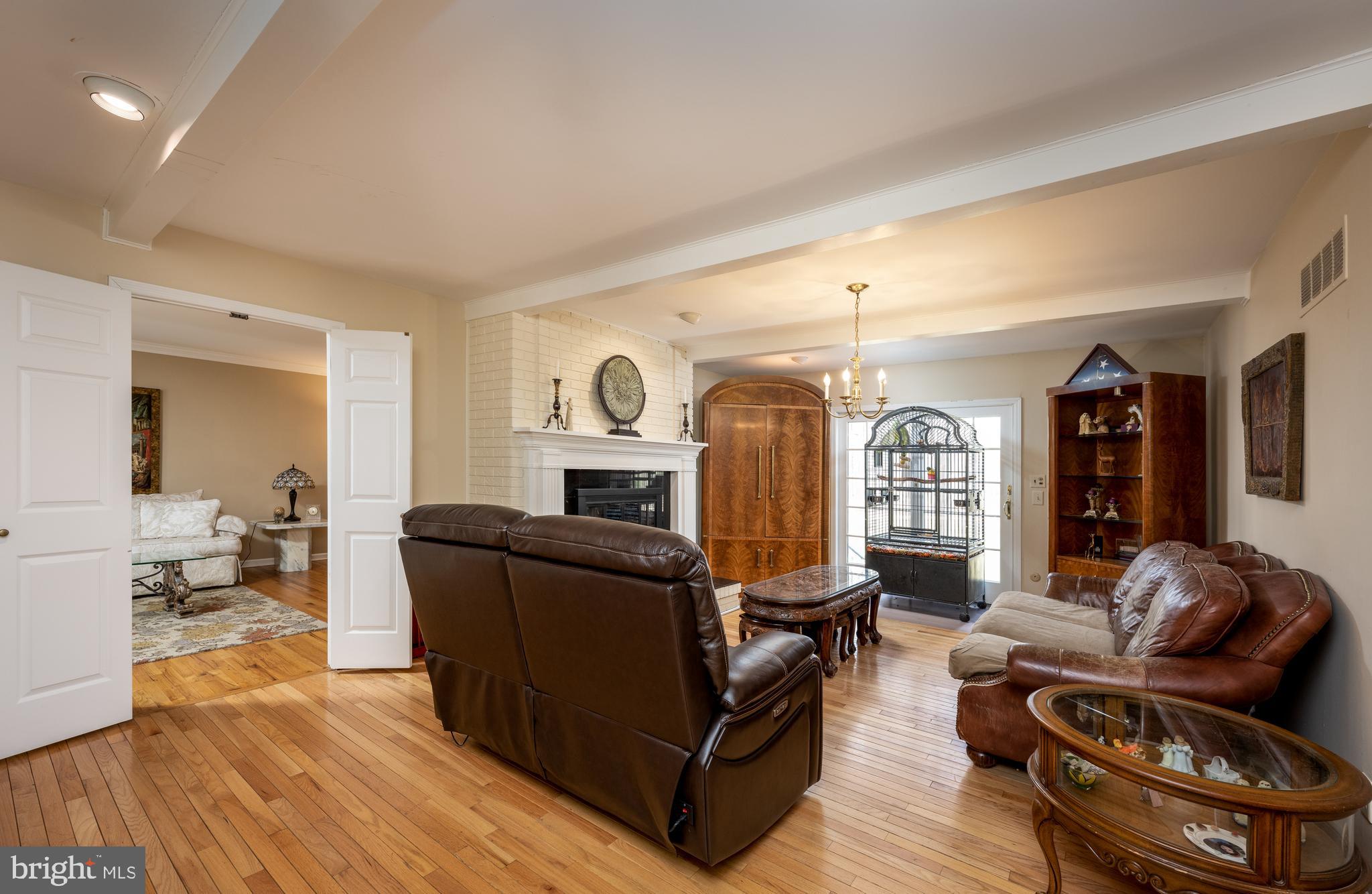 40 West Church Road Lawrenceville, NJ 08648 - Photo 8 of 37 Family room with gas fireplace