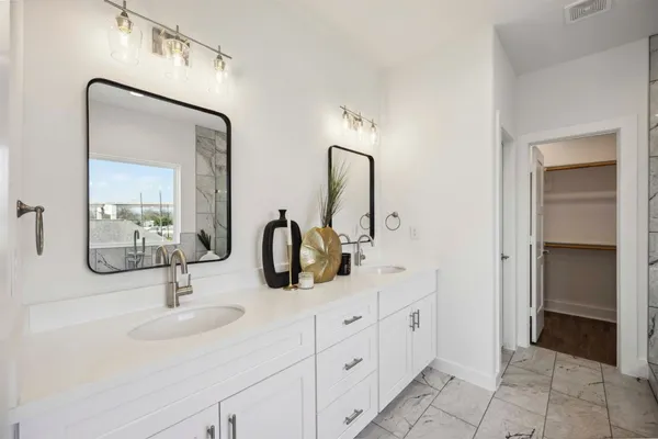 $2,800 | 3504 Caplin Street, Unit B, Houston, TX 77026