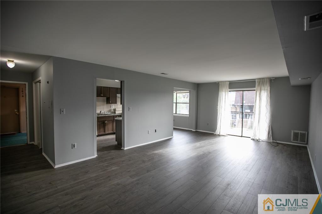 1416 Raspberry Court Edison, NJ 08817 - Photo 4 of 34