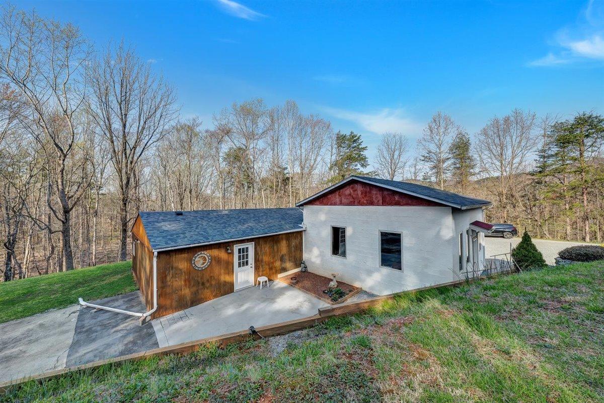 1112 Sandy Ford Road Blue Ridge, VA 24064 - Photo 17 of 35 Home view