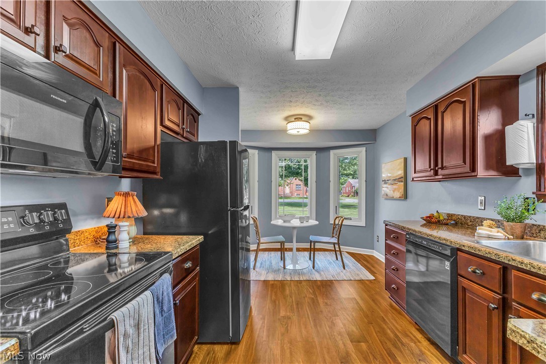 267 Jaycox Road Avon Lake, OH 44012 - Photo 4 of 39 Eat-in kitchen