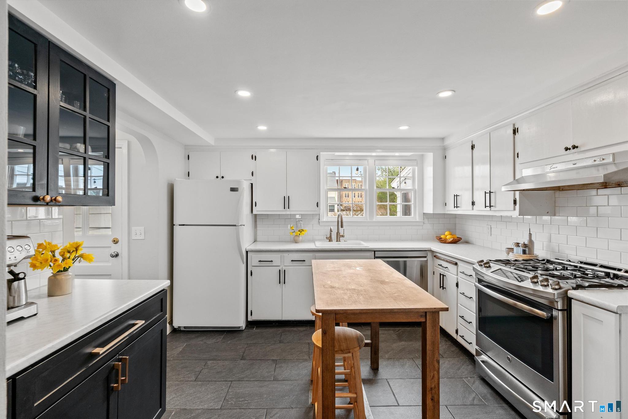 40 Fairlee Road West Hartford, CT 06107 - Photo 11 of 40 Kitchen window overlooks the back yard-- great for keeping an eye on pets or kids!