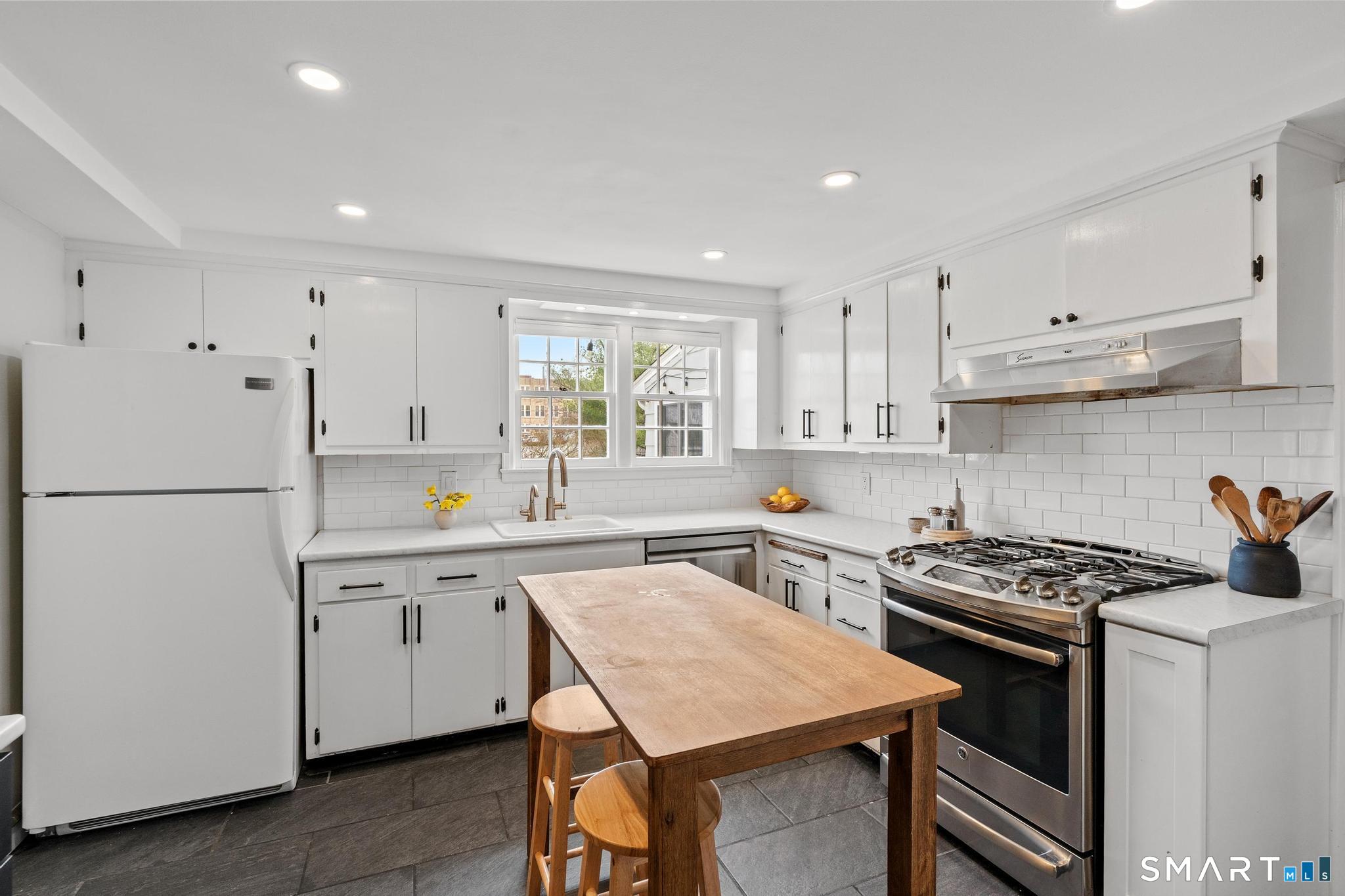 40 Fairlee Road West Hartford, CT 06107 - Photo 12 of 40 New stainless steel dishwasher & gas stove.