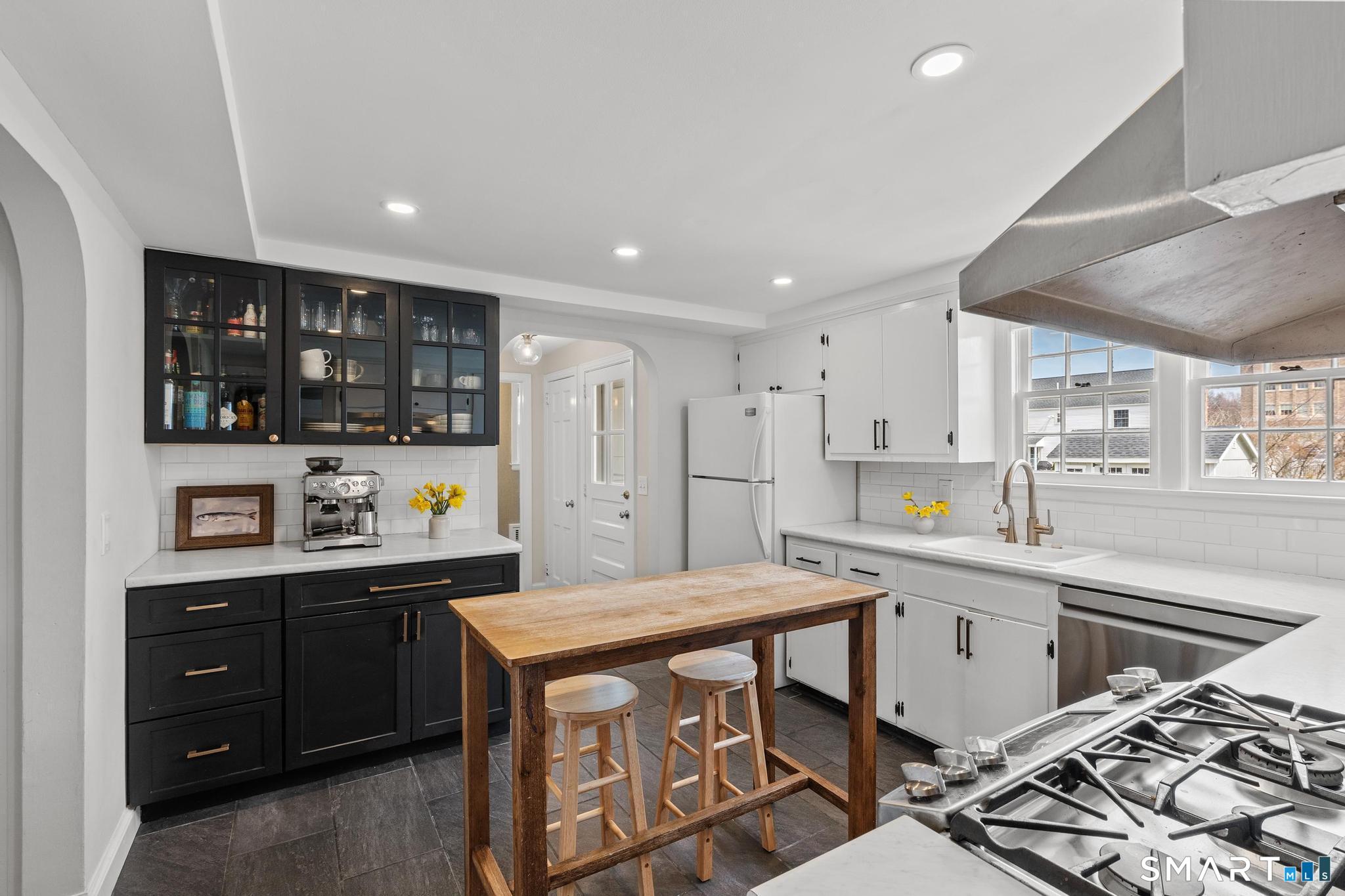 40 Fairlee Road West Hartford, CT 06107 - Photo 10 of 40 Convenient coffee nook in the kitchen!