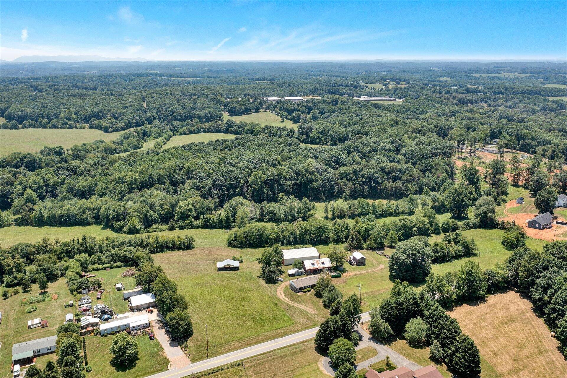 5720 Joppa Mill Road Moneta, VA 24121 - Photo 3 of 12 02-071220230058