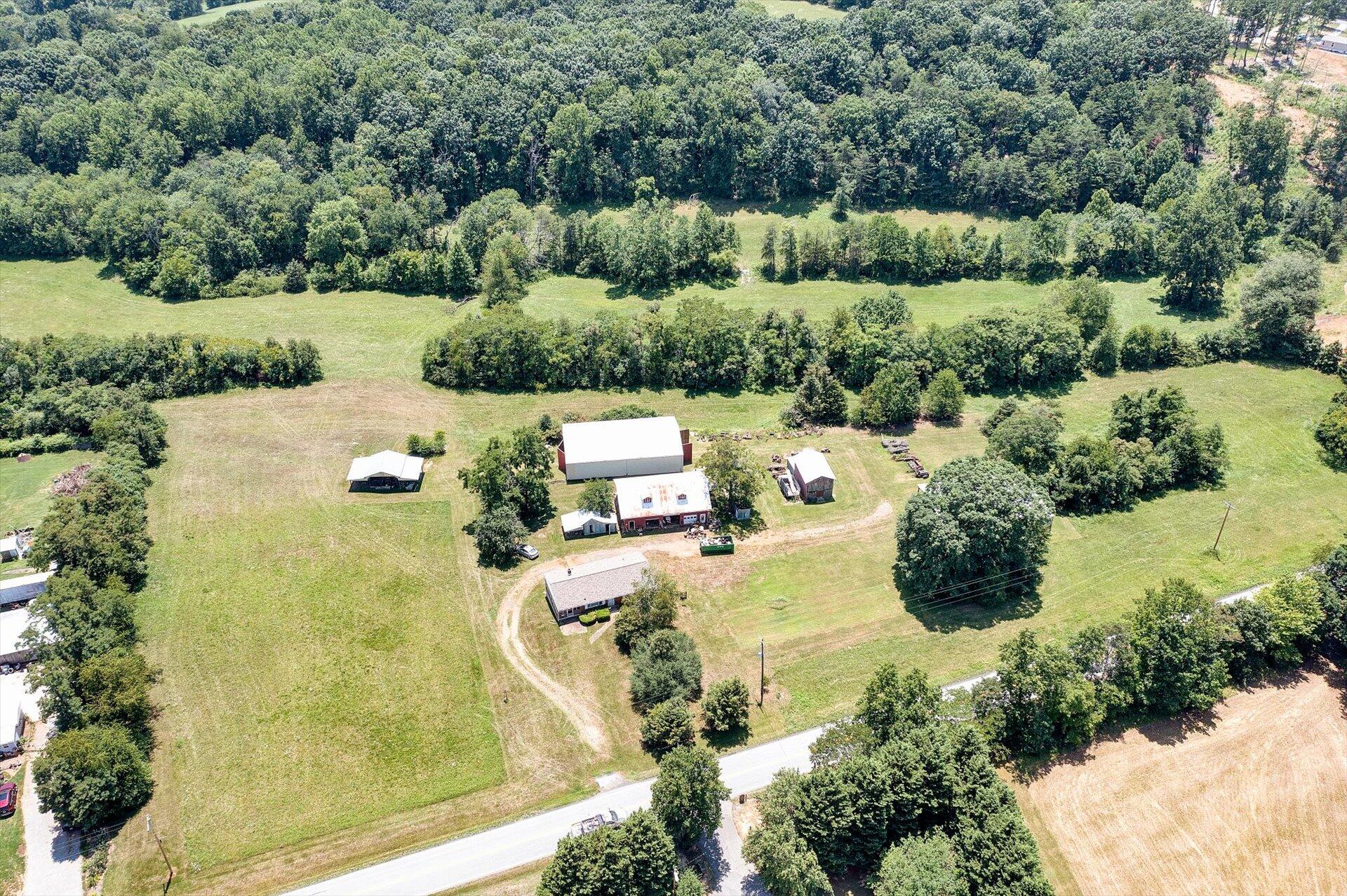5720 Joppa Mill Road Moneta, VA 24121 - Photo 4 of 12 03-071220230060
