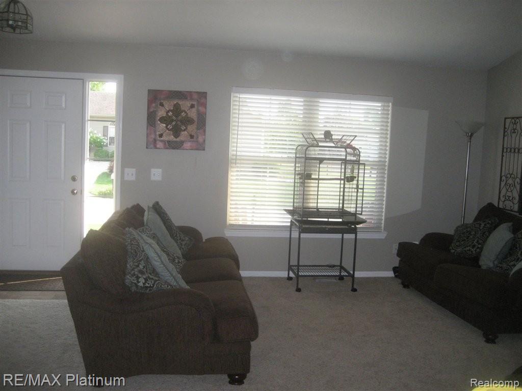 2389 Summit Cedar Howell, MI 48855 - Photo 6 of 24 Living Room