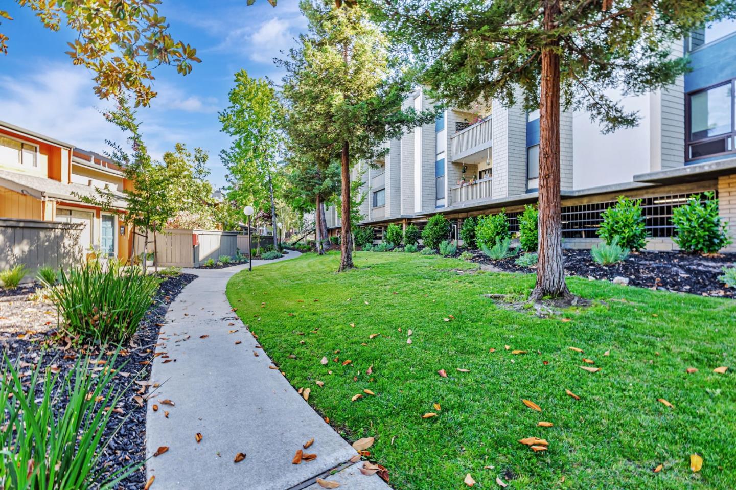 49 Showers Drive, Unit W203 Mountain View, CA 94040 - Photo 35 of 38 a front view of a house with garden