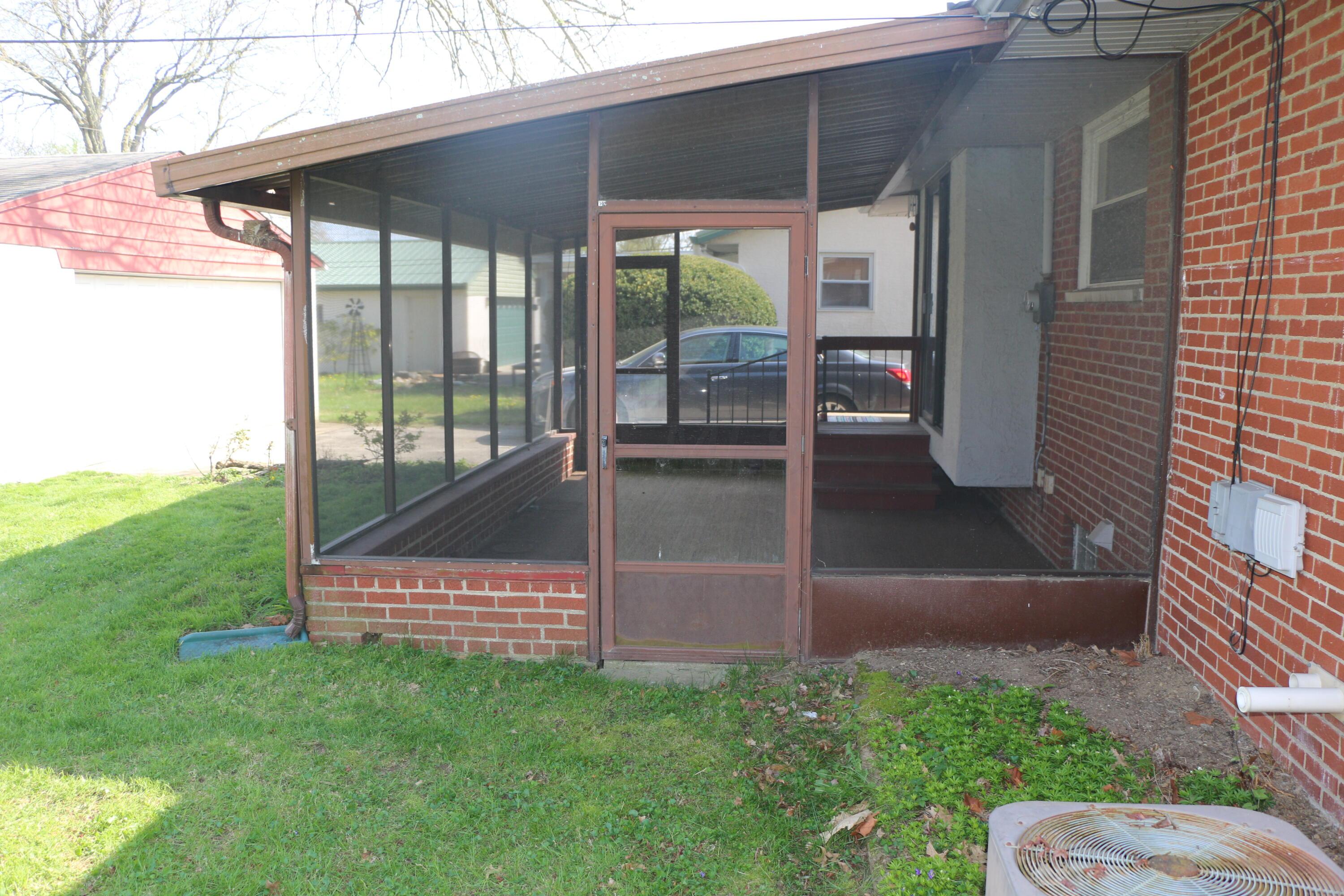1262 Bernhard Road Columbus, OH 43227 - Photo 2 of 17 IMG_7935