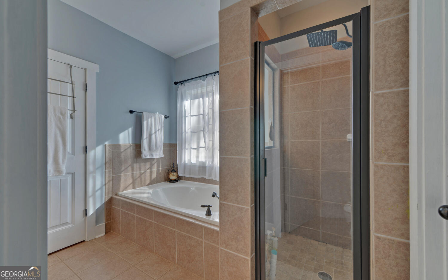 819 Tranquility Lane Hartwell, GA 30643 - Photo 18 of 81 a bathroom with a tub and shower