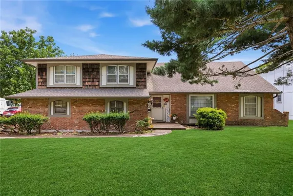 $330,000 | 8615 East 89th Street, Kansas City, MO 64138