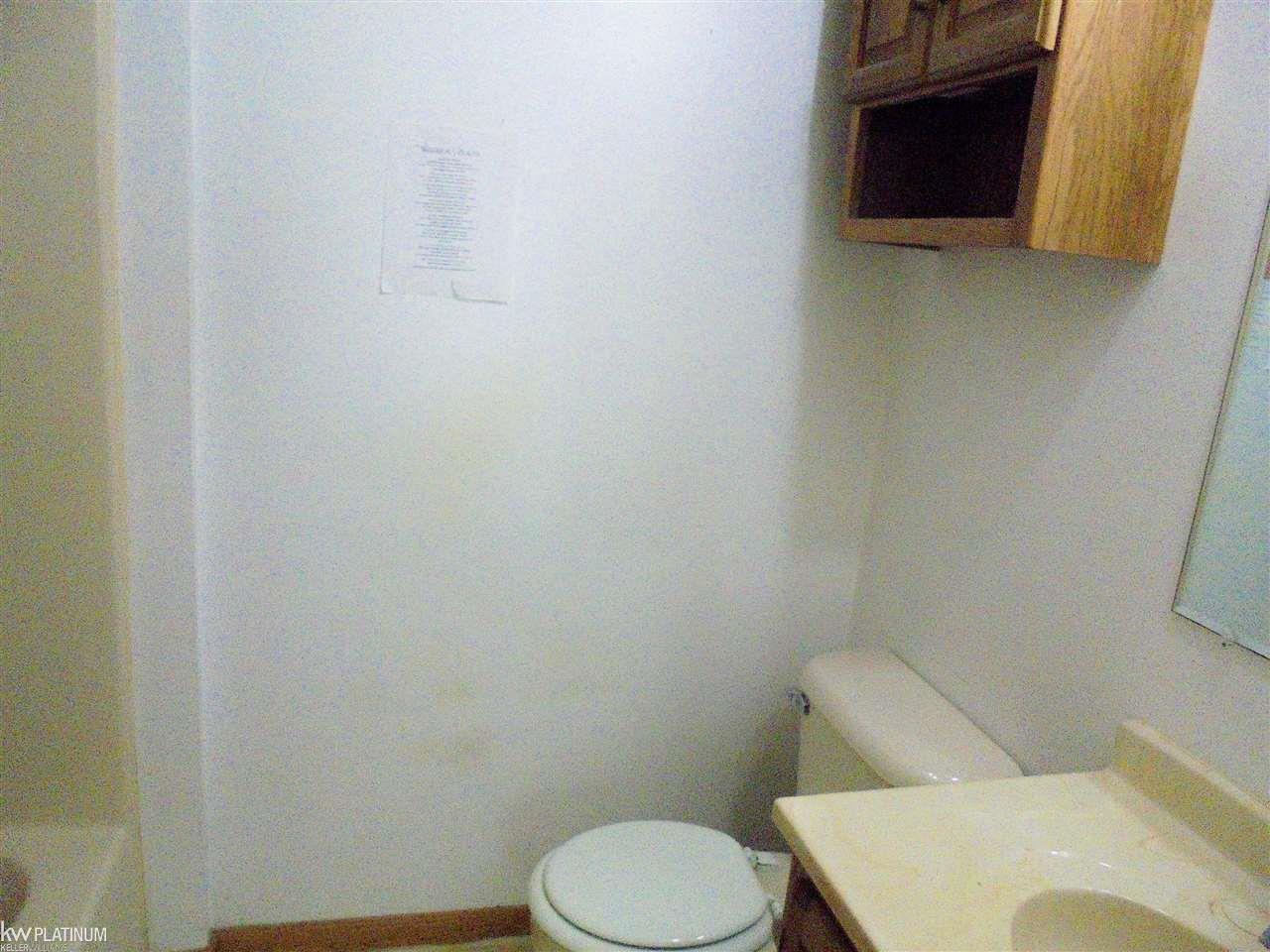 2961 Range Road Smiths Creek, MI 48074 - Photo 7 of 11 31397329-6.JPG