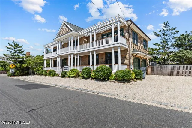 a view of entryway with a front door