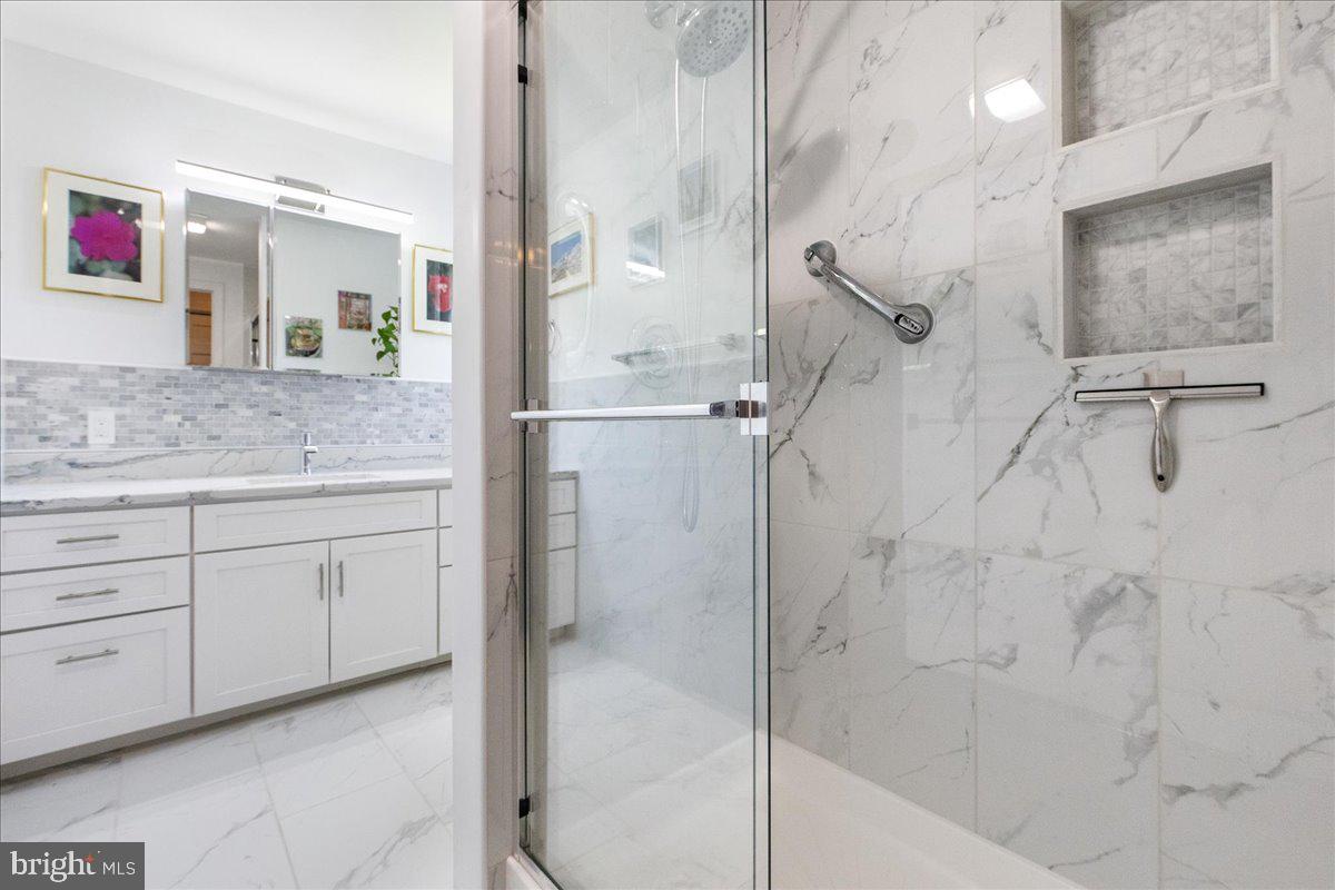 5 Riverside Drive Princeton, NJ 08540 - Photo 21 of 48 Ensuite Bath for Primary Bedroom