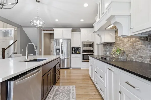 $675,000 | 7310 Northwest Clore Drive, Parkville, MO 64152