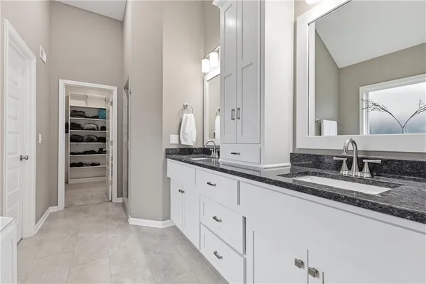 $675,000 | 7310 Northwest Clore Drive, Parkville, MO 64152