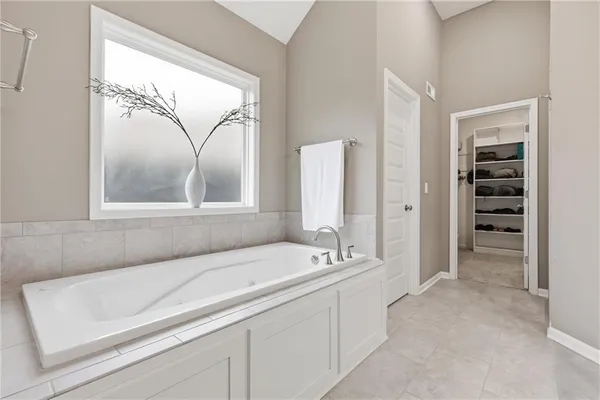 $675,000 | 7310 Northwest Clore Drive, Parkville, MO 64152