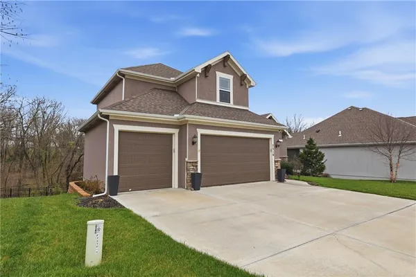 $675,000 | 7310 Northwest Clore Drive, Parkville, MO 64152