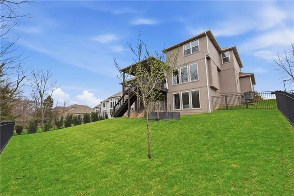 $675,000 | 7310 Northwest Clore Drive, Parkville, MO 64152