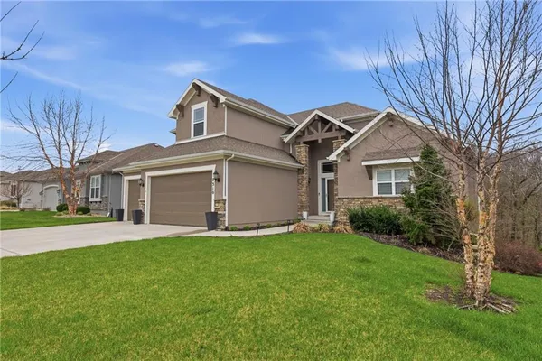 $675,000 | 7310 Northwest Clore Drive, Parkville, MO 64152