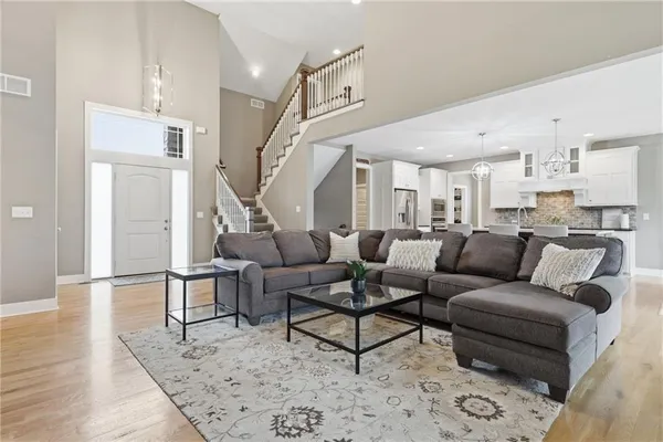 $675,000 | 7310 Northwest Clore Drive, Parkville, MO 64152