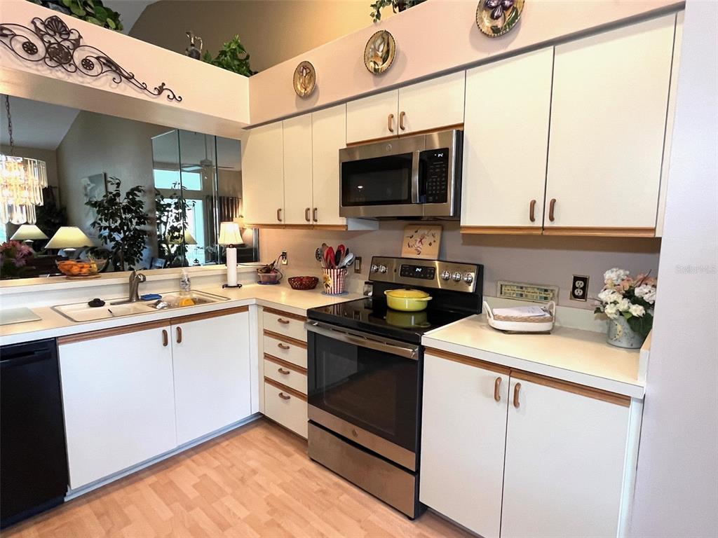 6713 Stone River Road, Unit 203 Bradenton, FL 34203 - Photo 4 of 59