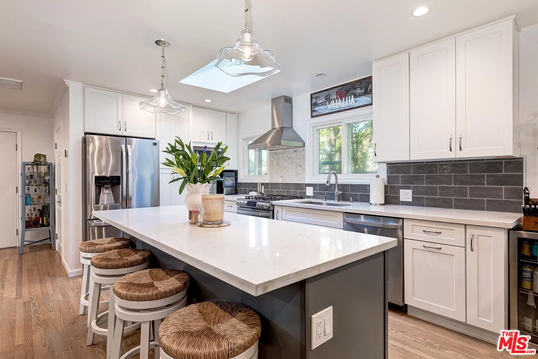 434 West Maple Avenue El Segundo, CA 90245 - Photo 14 of 29 a kitchen with a table and chairs in it