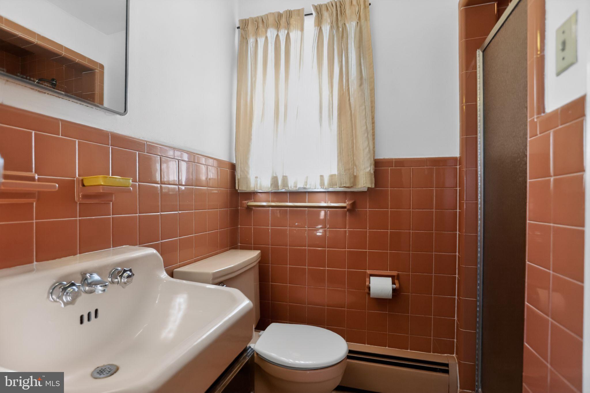 10 Taylor Street Bristol, PA 19007 - Photo 10 of 17 Main suite bathroom with shower