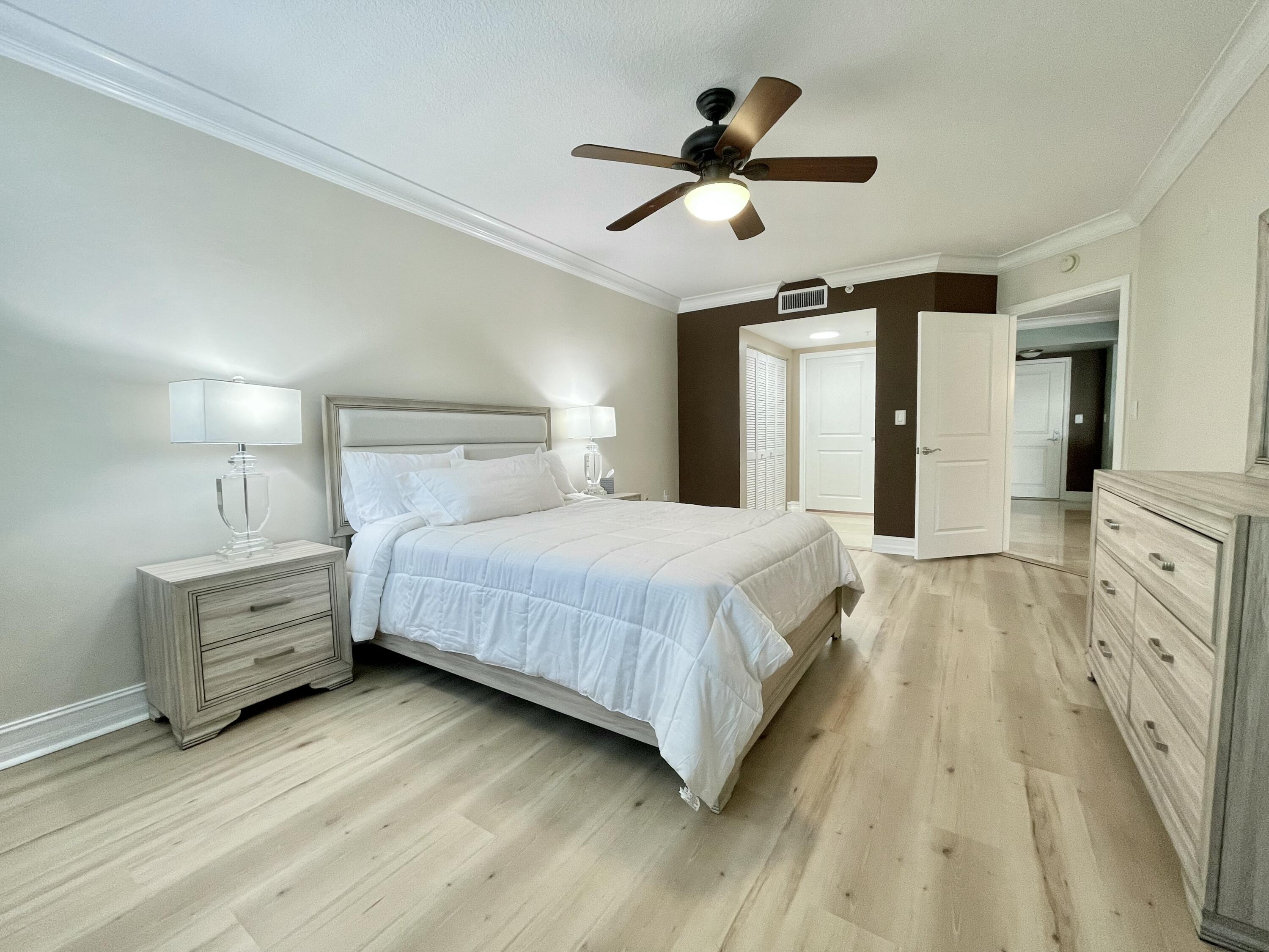 99 Southeast Mizner Boulevard, Unit 736 Boca Raton, FL 33432 - Photo 10 of 27 Primary bedroom