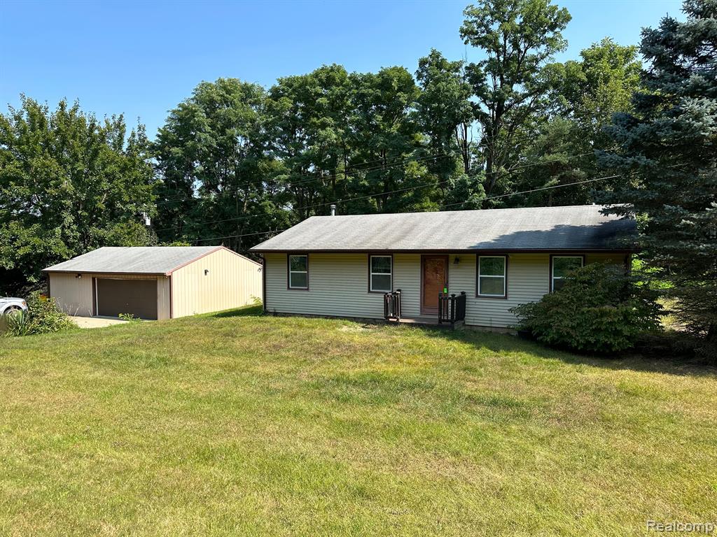 5047 Rochester Road Dryden, MI 48428 - Photo 2 of 22
