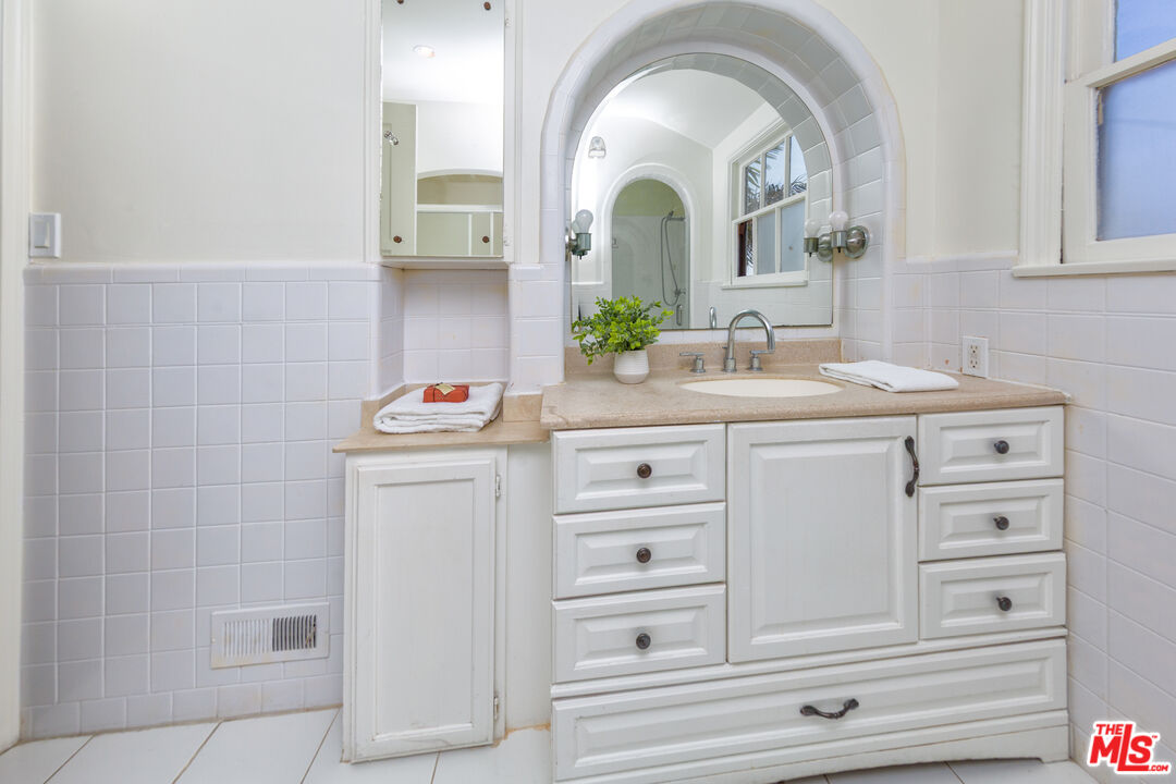 1904 Preuss Road Los Angeles, CA 90034 - Photo 17 of 32 a bathroom with a sink a vanity and mirror