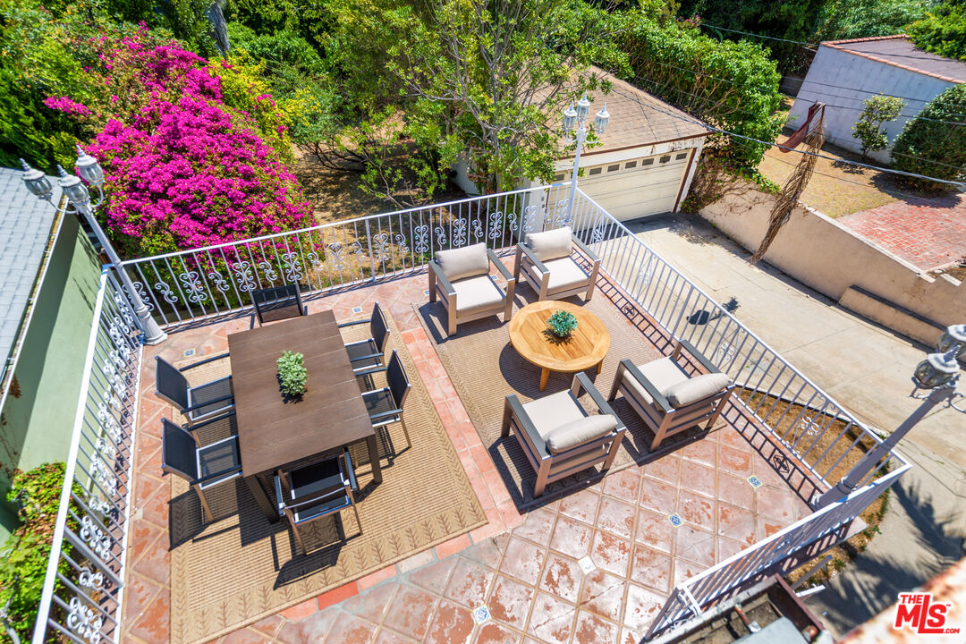 1904 Preuss Road Los Angeles, CA 90034 - Photo 25 of 32 a view of deck and patio