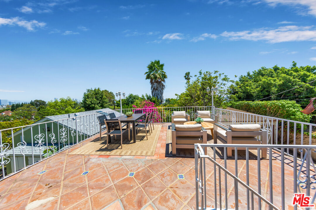 1904 Preuss Road Los Angeles, CA 90034 - Photo 26 of 32 a view of roof deck with furniture