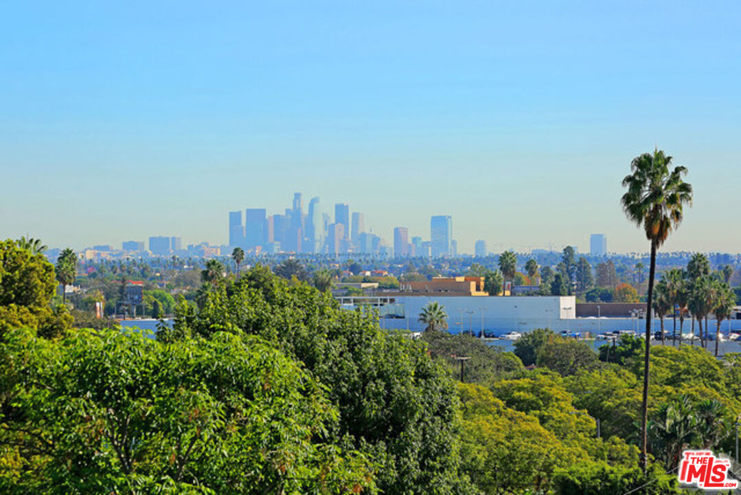 1904 Preuss Road Los Angeles, CA 90034 - Photo 32 of 32 a view of a city