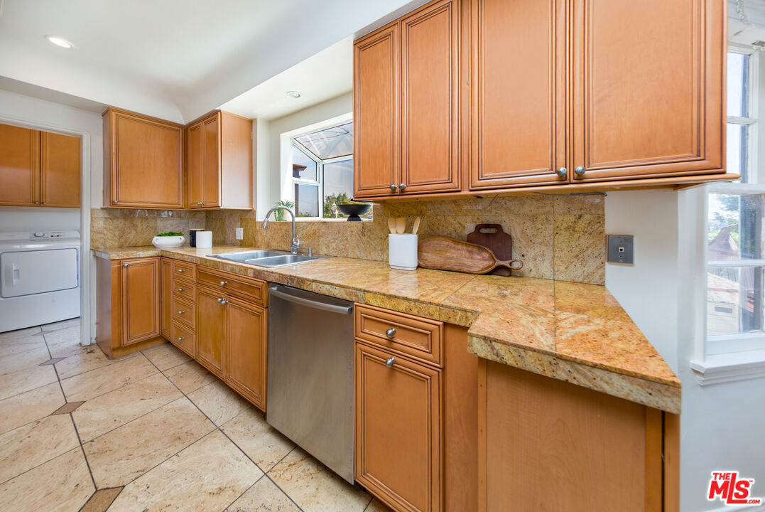 1904 Preuss Road Los Angeles, CA 90034 - Photo 10 of 32 a kitchen with a sink stove and cabinets
