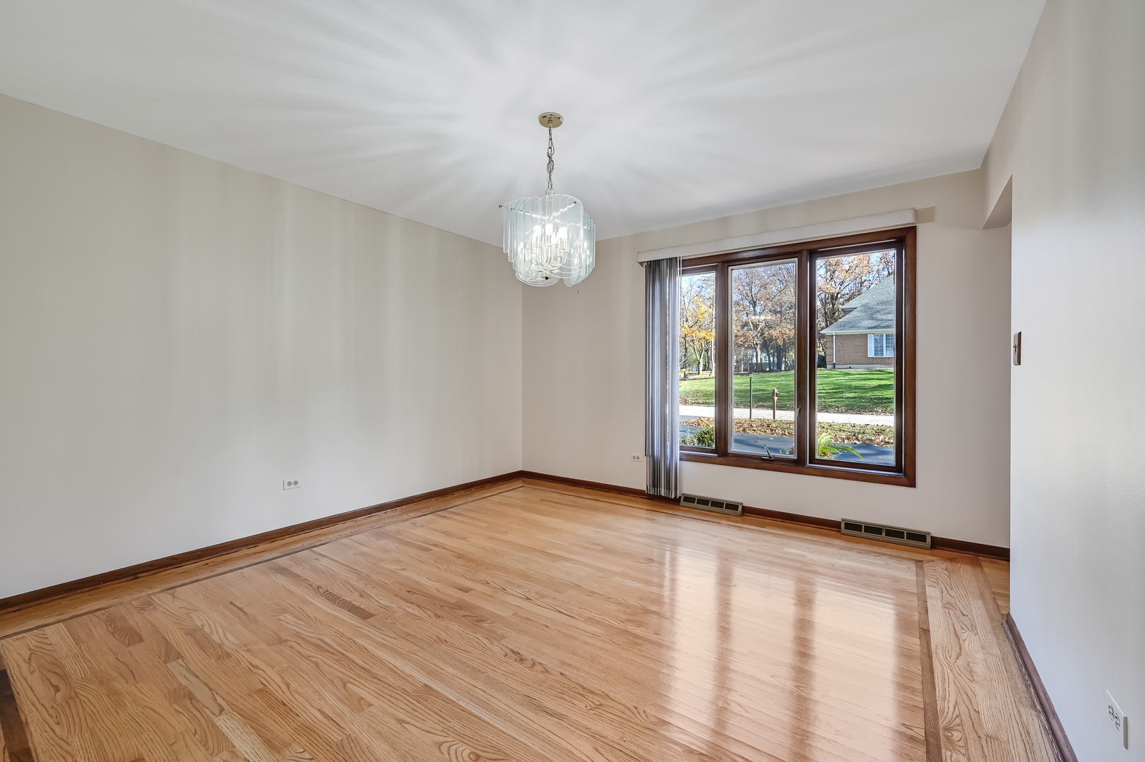 8564 Wedgewood Drive Burr Ridge, IL 60527 - Photo 5 of 29 Gallery Image 5