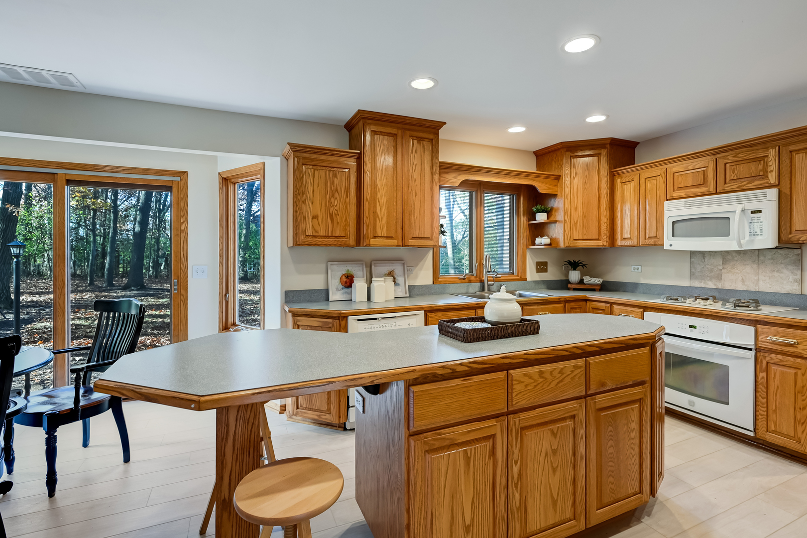 8564 Wedgewood Drive Burr Ridge, IL 60527 - Photo 8 of 29 Gallery Image 8