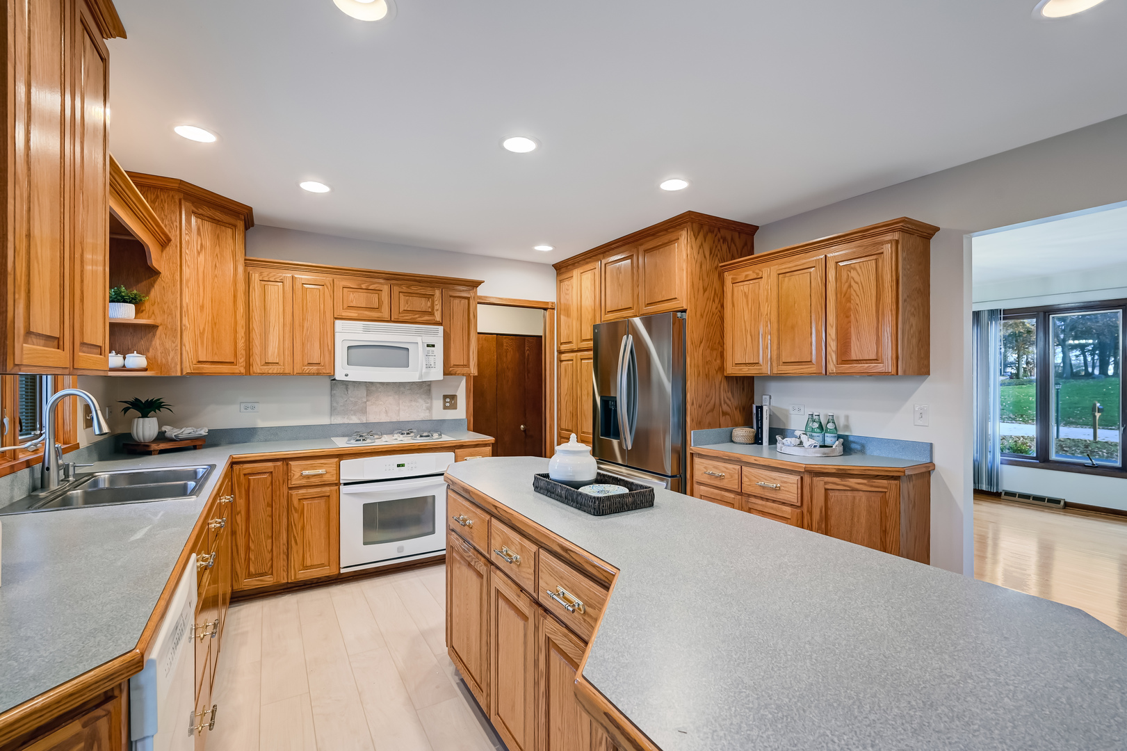 8564 Wedgewood Drive Burr Ridge, IL 60527 - Photo 10 of 29 Gallery Image 10