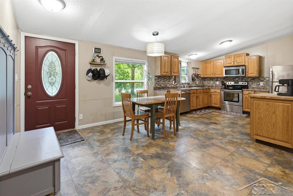 203 West Sampson Road Sanford, MI 48657 - Photo 7 of 29