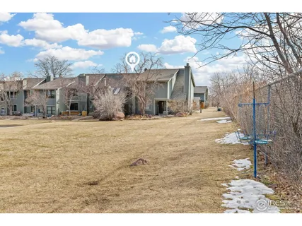 a view of a yard with a house