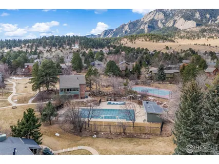 a picture of city view