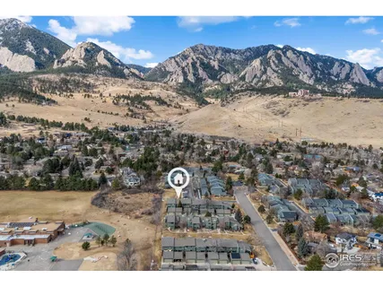 a view of a sky view