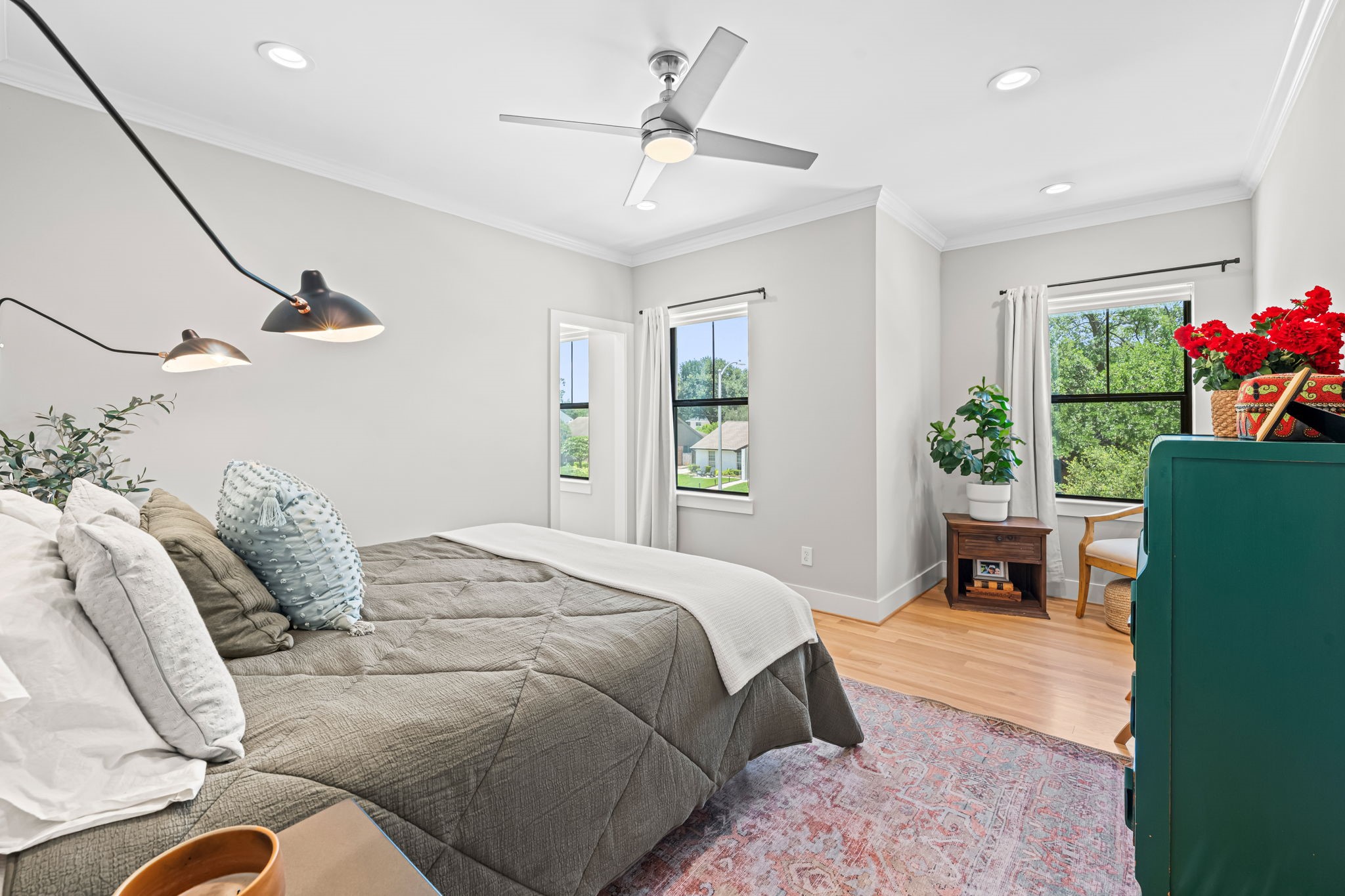 1013 Martin Street Houston, TX 77018 - Photo 31 of 46 Spacious secondary suite #2 located upstairs w/three large windows, room for a sitting area or desk space, custom shades & drapes, sconces, & walk-in closet.