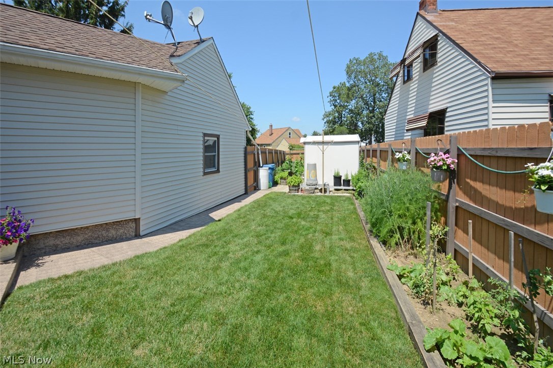 8116 Ackley Road Parma, OH 44129 - Photo 26 of 29