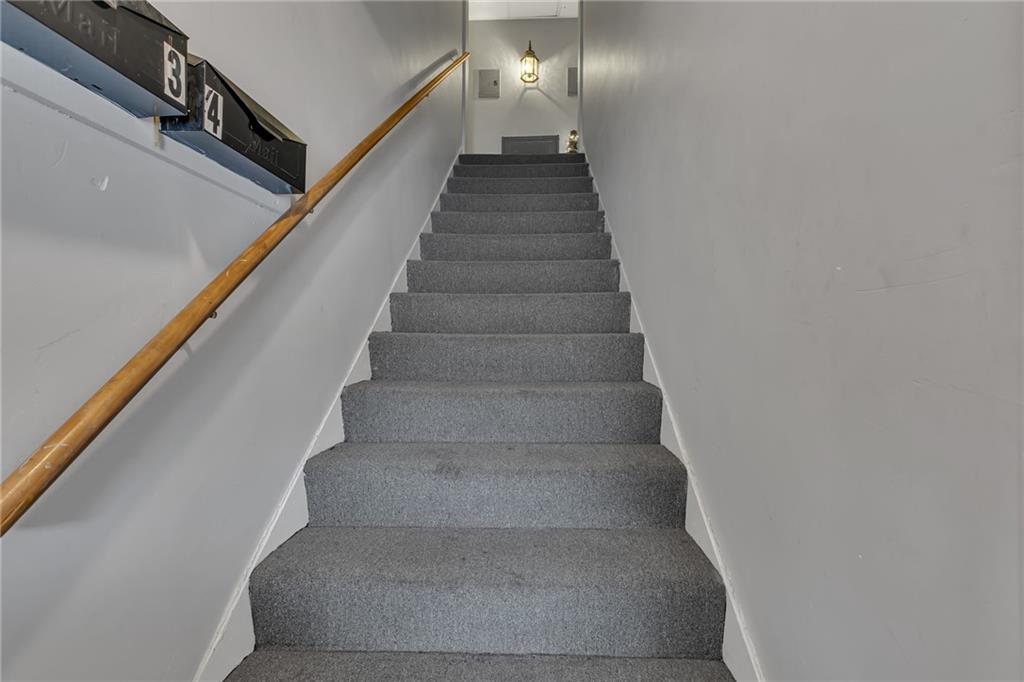 565 East Madison Street Rochester, PA 15074 - Photo 2 of 13 a view of entryway