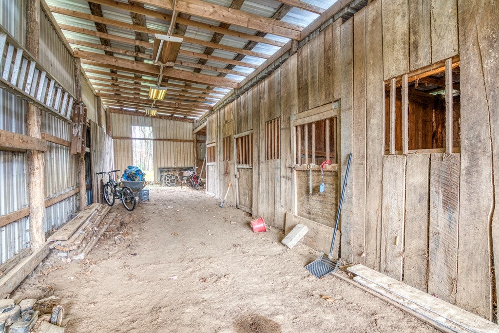 205 Spring Hollow Road Marion, VA 24354 - Photo 22 of 24 Gallery Image 22