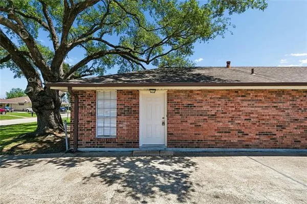 $1,400 | 113 J Street, Unit A, Belle Chasse, LA 70037