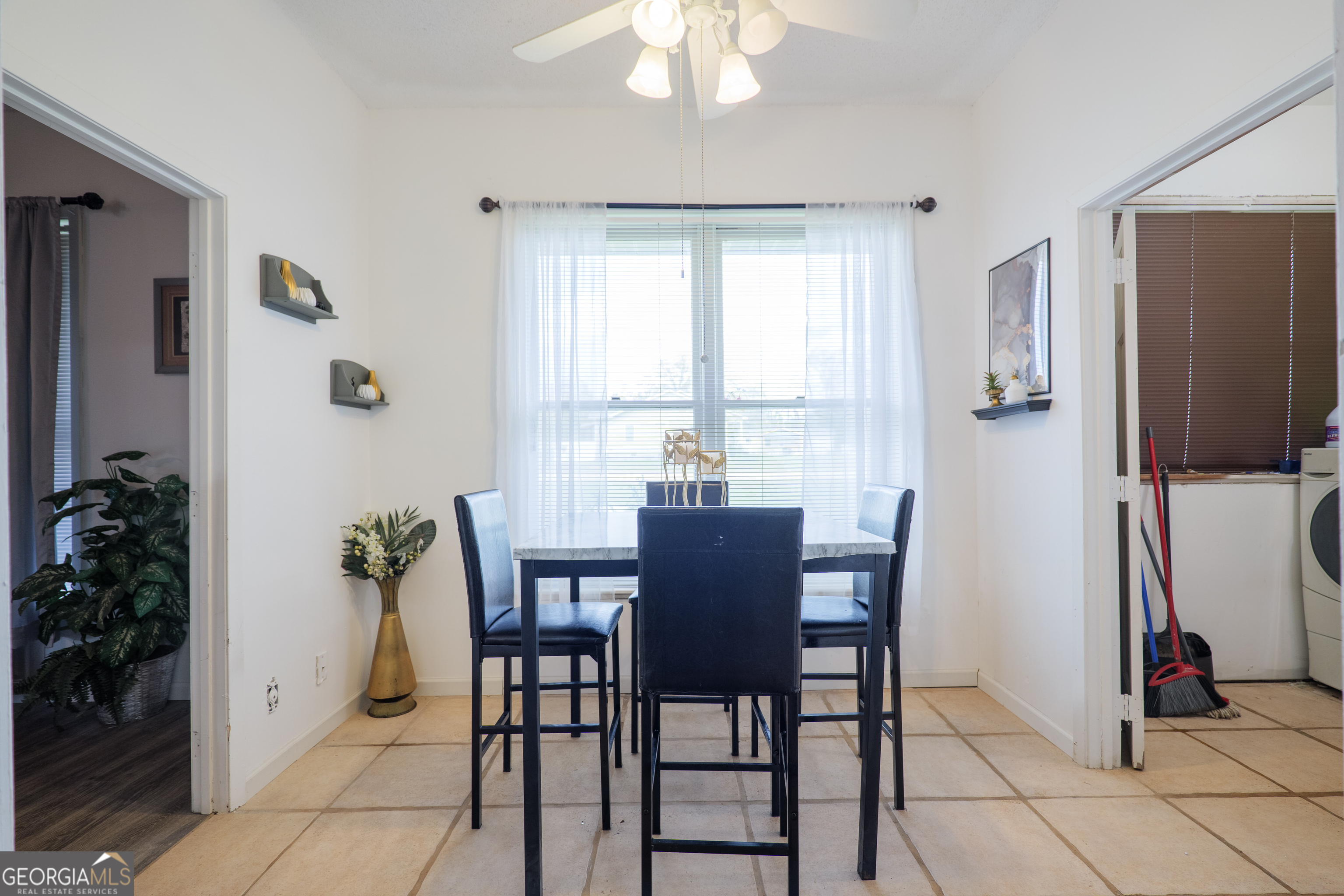 3473 Kay Circle Valdosta, GA 31606 - Photo 27 of 79 a view of a dining room with furniture and a potted plant